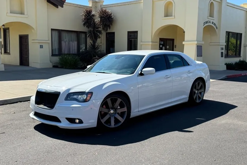 2012 Chrysler 300 SRT8 photo 1