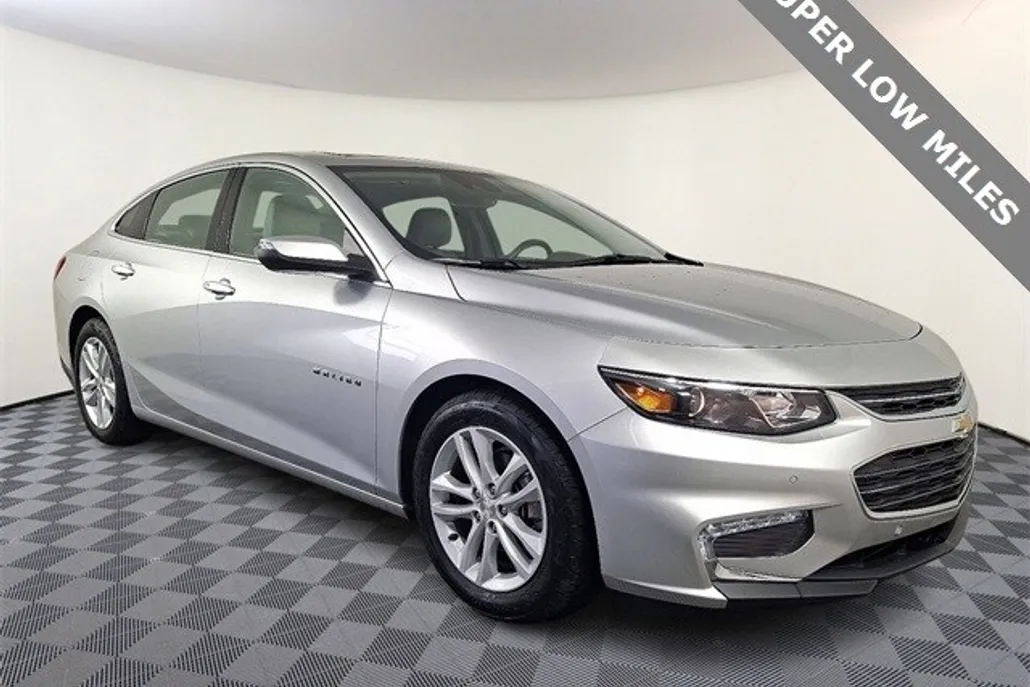 2016 Chevrolet Malibu Hybrid photo 1