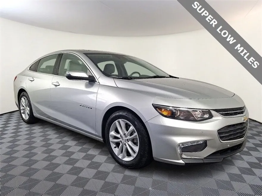 2016 Chevrolet Malibu Hybrid photo 1