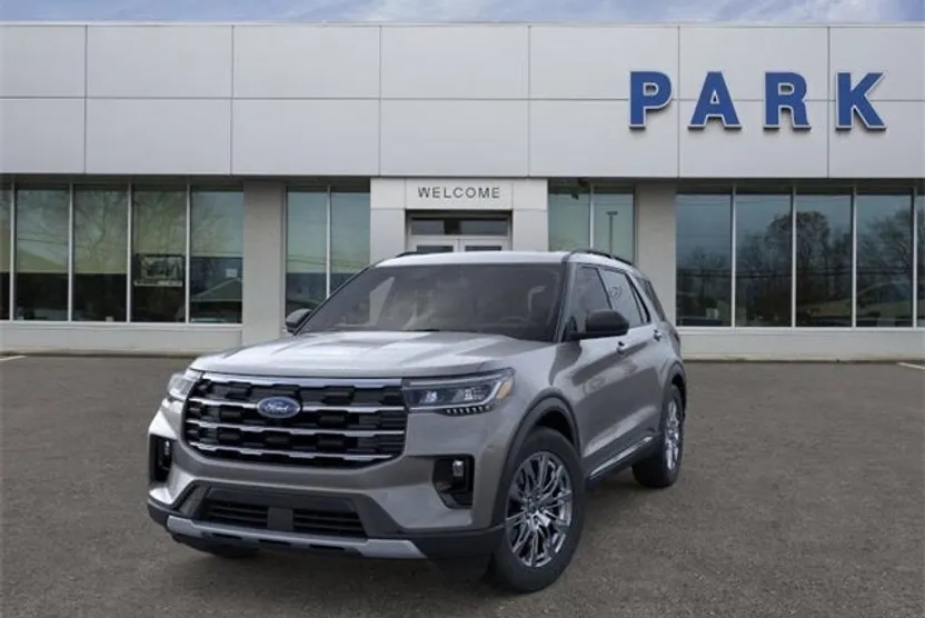 2025 Ford Explorer photo 1