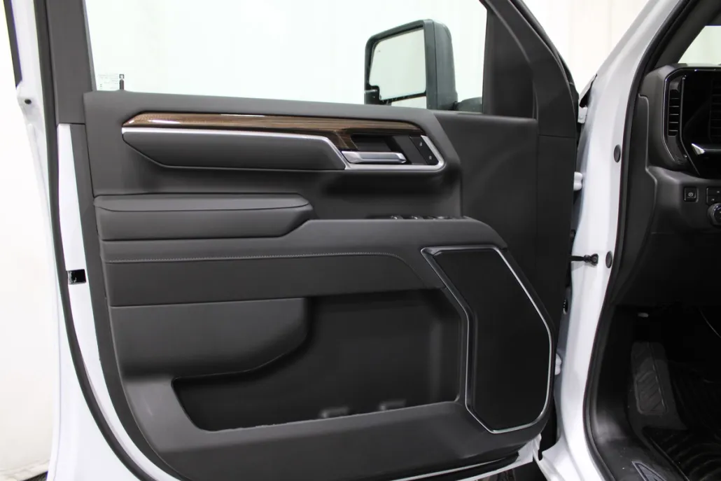 2026 Chevrolet Silverado 3500HD LT photo 1