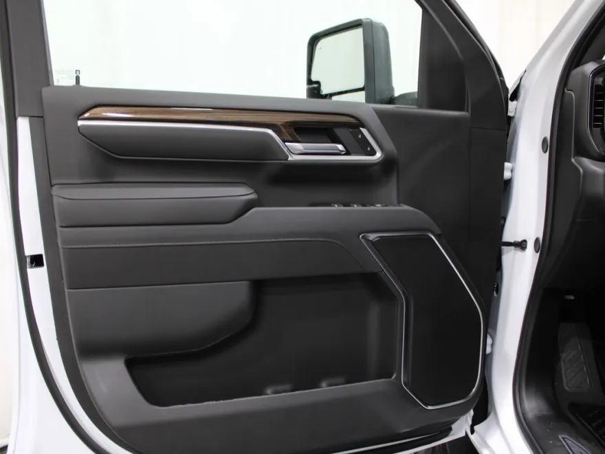 2026 Chevrolet Silverado 3500HD LT photo 1