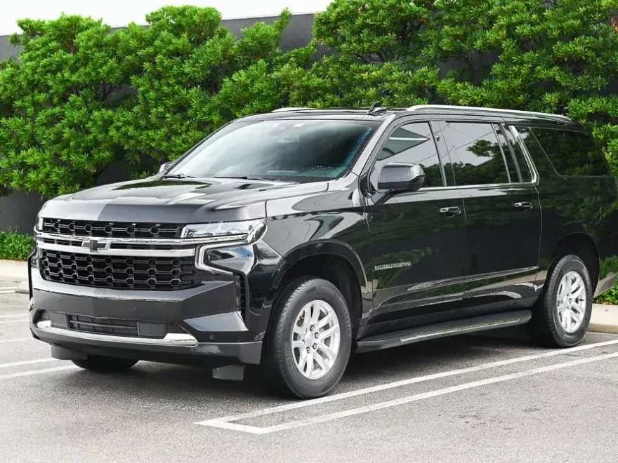 2022 Chevrolet Suburban LT photo 1