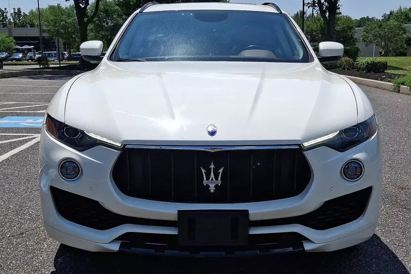 2017 Maserati Levante Base photo 1
