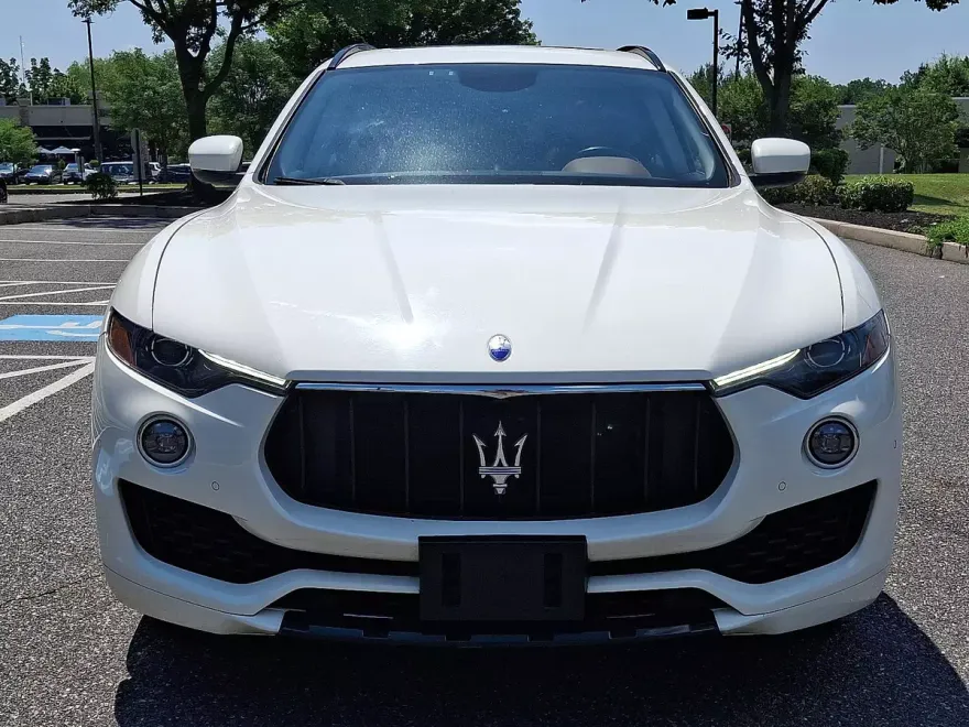 2017 Maserati Levante Base photo 1