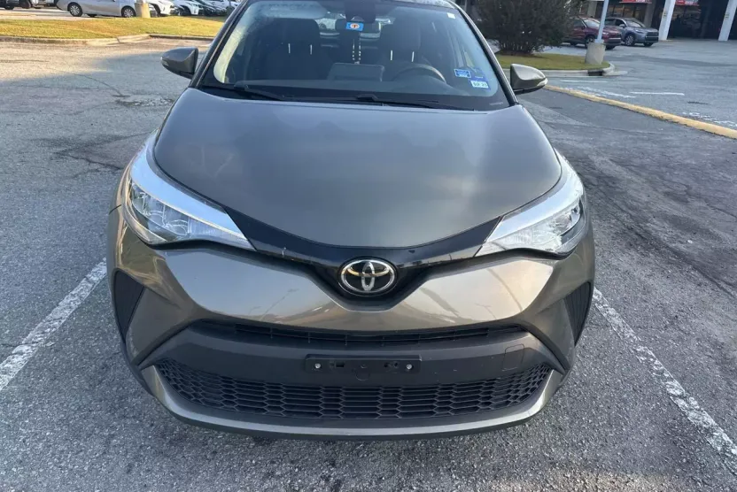 2021 Toyota C-HR XLE photo 1