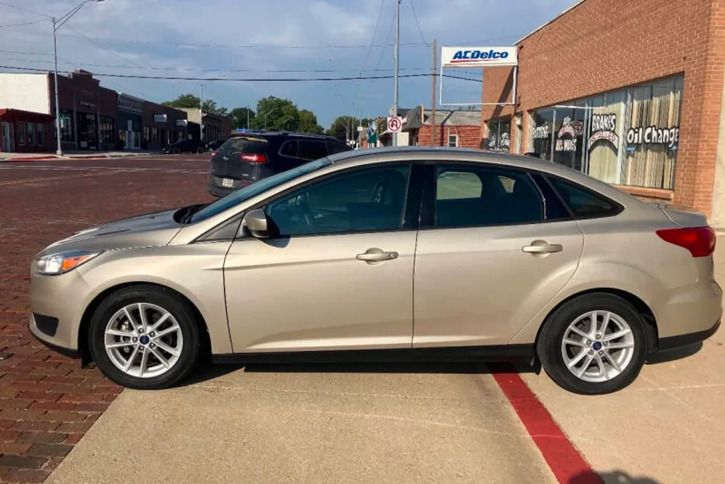 2018 Ford Focus SE photo 1