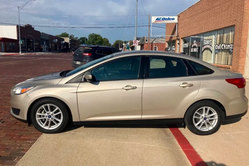 2018 Ford Focus SE photo 1