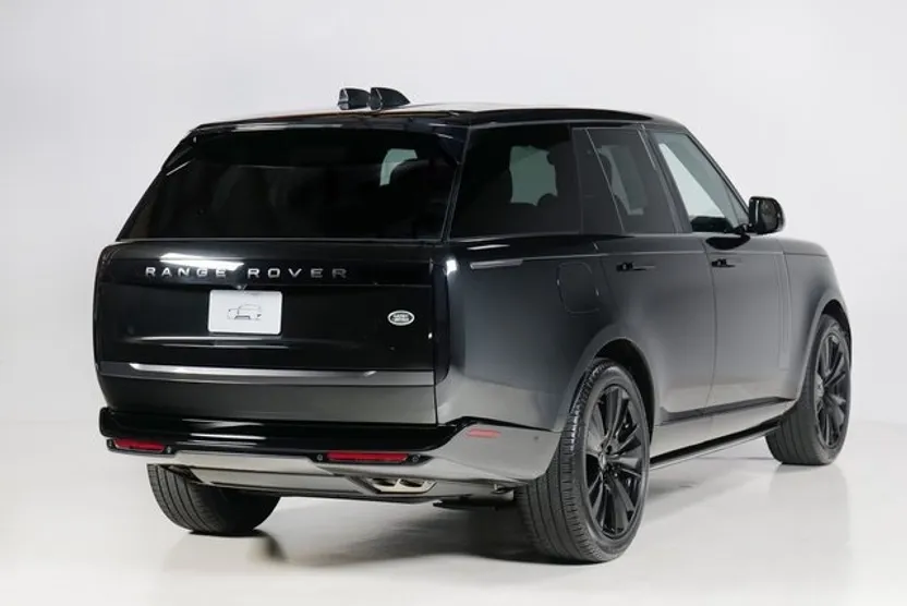 2023 Land Rover Range Rover SE photo 1