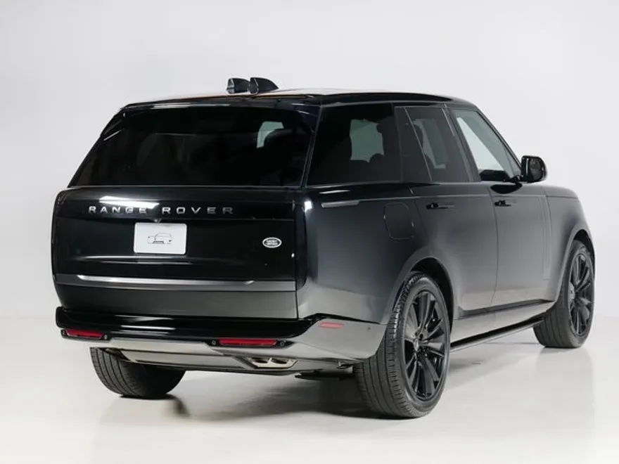 2023 Land Rover Range Rover SE photo 1