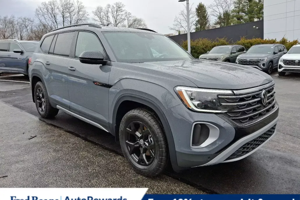 2025 Volkswagen Atlas Peak Edition SE photo 1