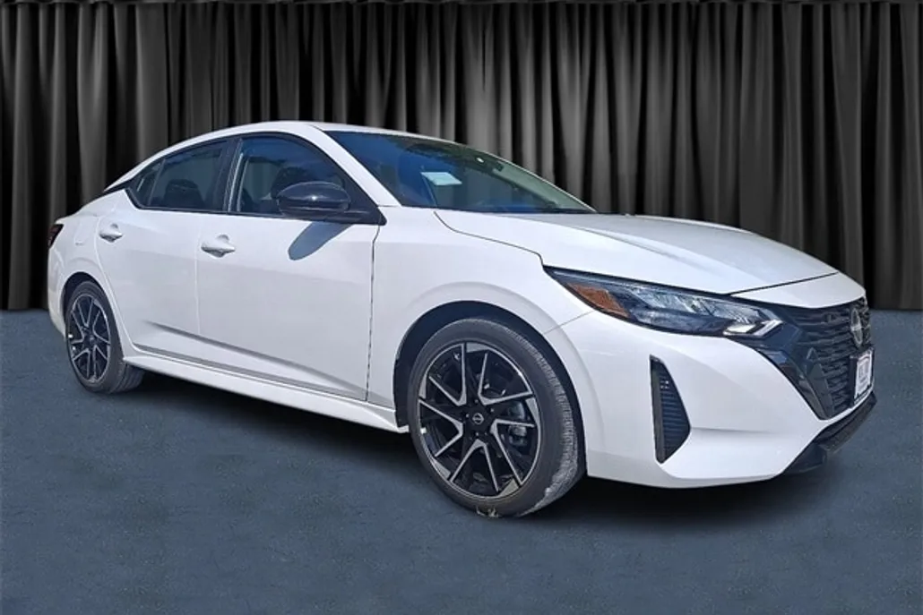 2025 Nissan Sentra SR photo 1