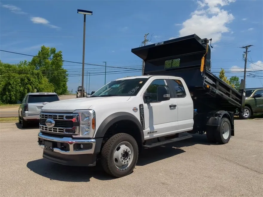 2024 Ford F-550 photo 1