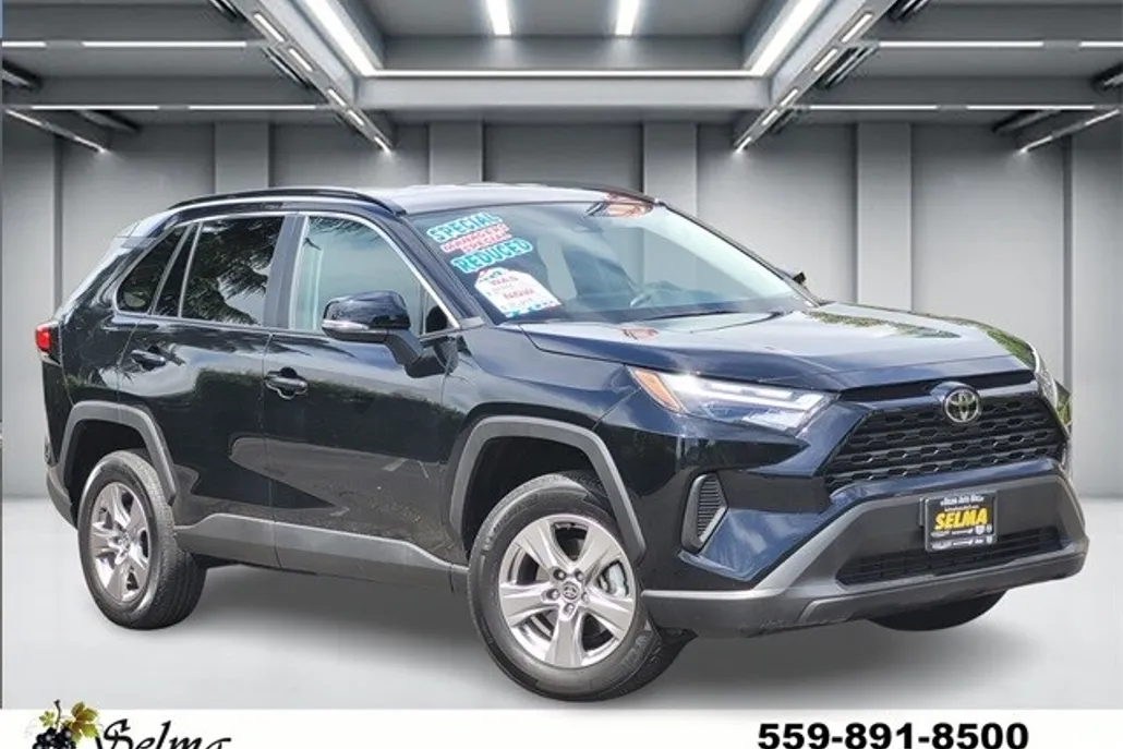 2024 Toyota RAV4 XLE photo 1
