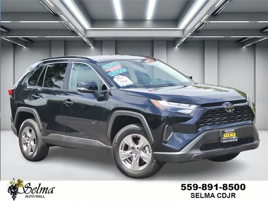 2024 Toyota RAV4 XLE photo 1