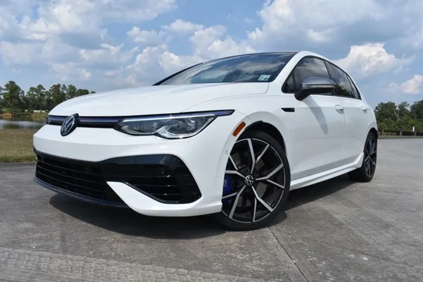 2024 Volkswagen Golf R photo 1