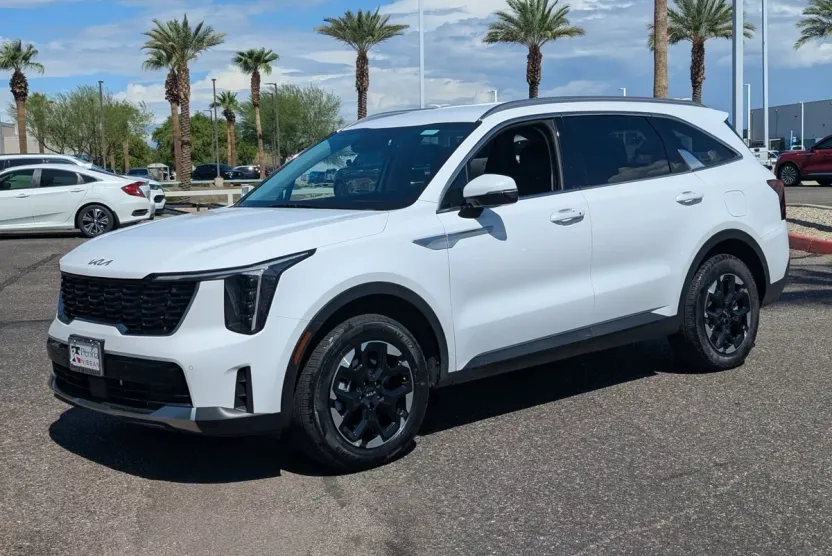 2024 Kia Sorento S photo 1