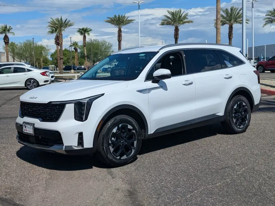 2024 Kia Sorento S photo 1
