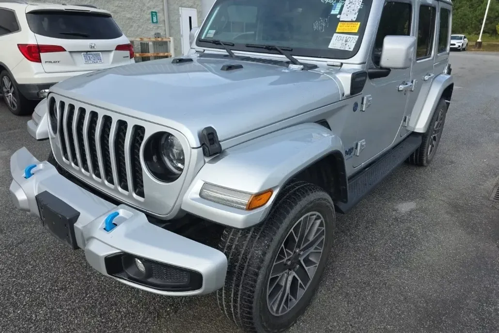 2023 Jeep Wrangler 4xe Sahara photo 1