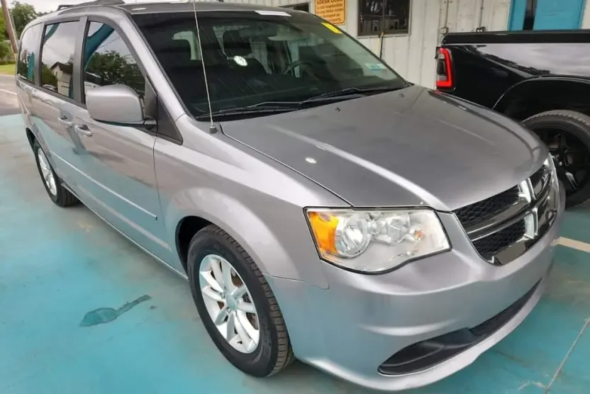 2016 Dodge Grand Caravan SXT photo 1