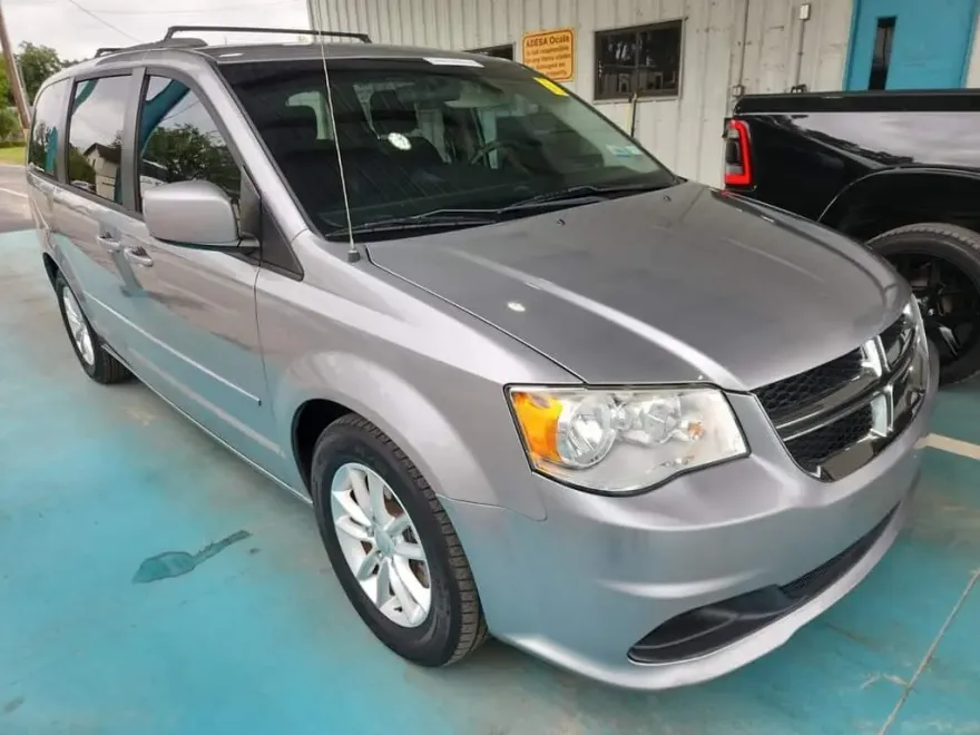 2016 Dodge Grand Caravan SXT photo 1