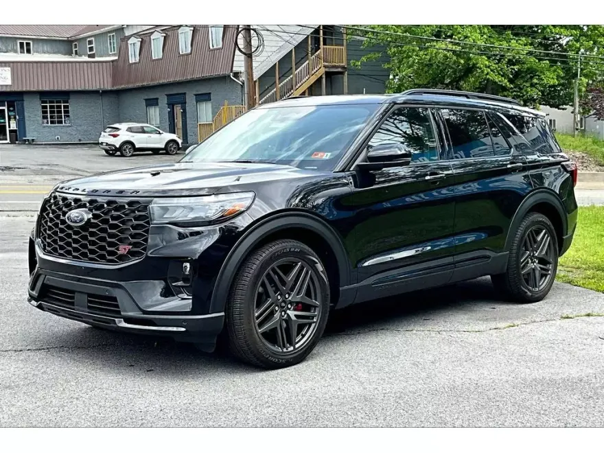 2025 Ford Explorer ST photo 1
