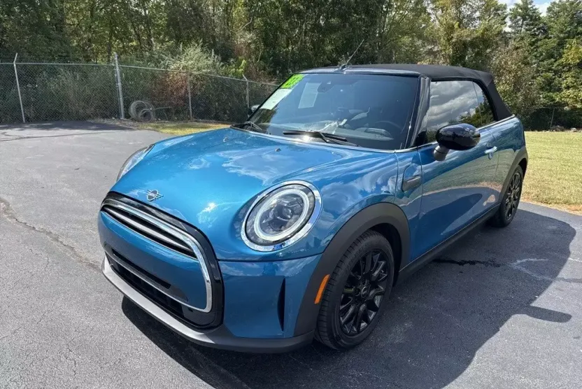 2023 Mini Cooper Signature photo 1