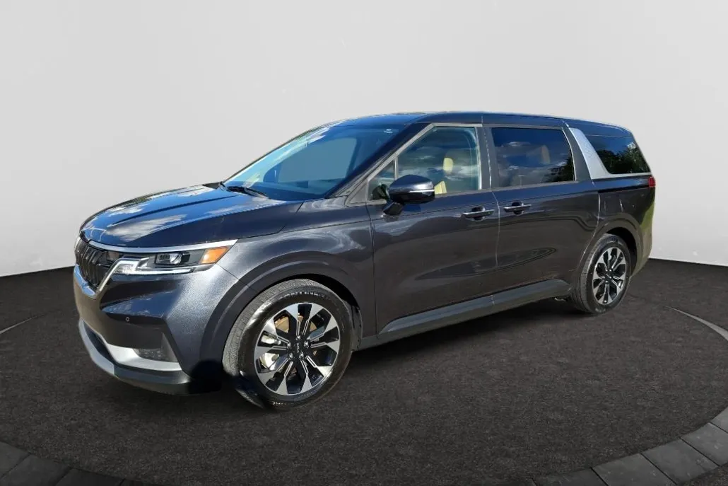 2023 Kia Carnival EX photo 1