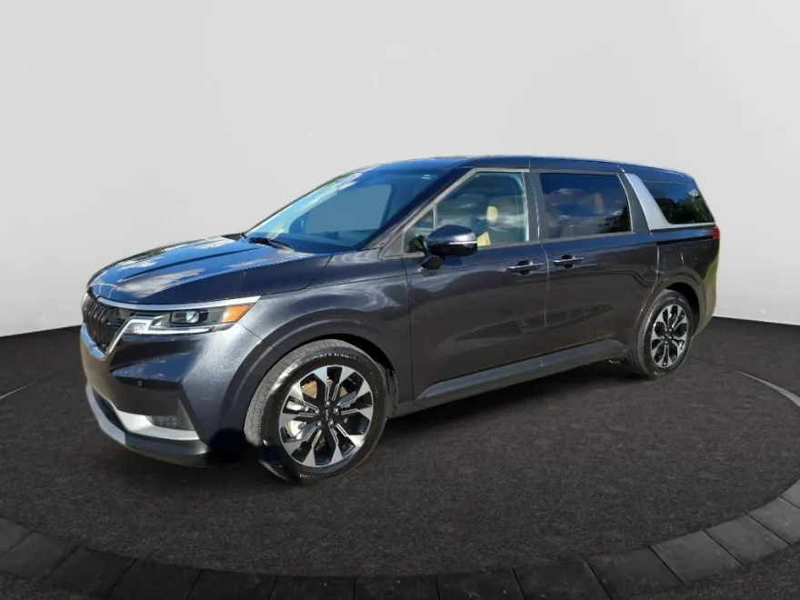 2023 Kia Carnival EX photo 1