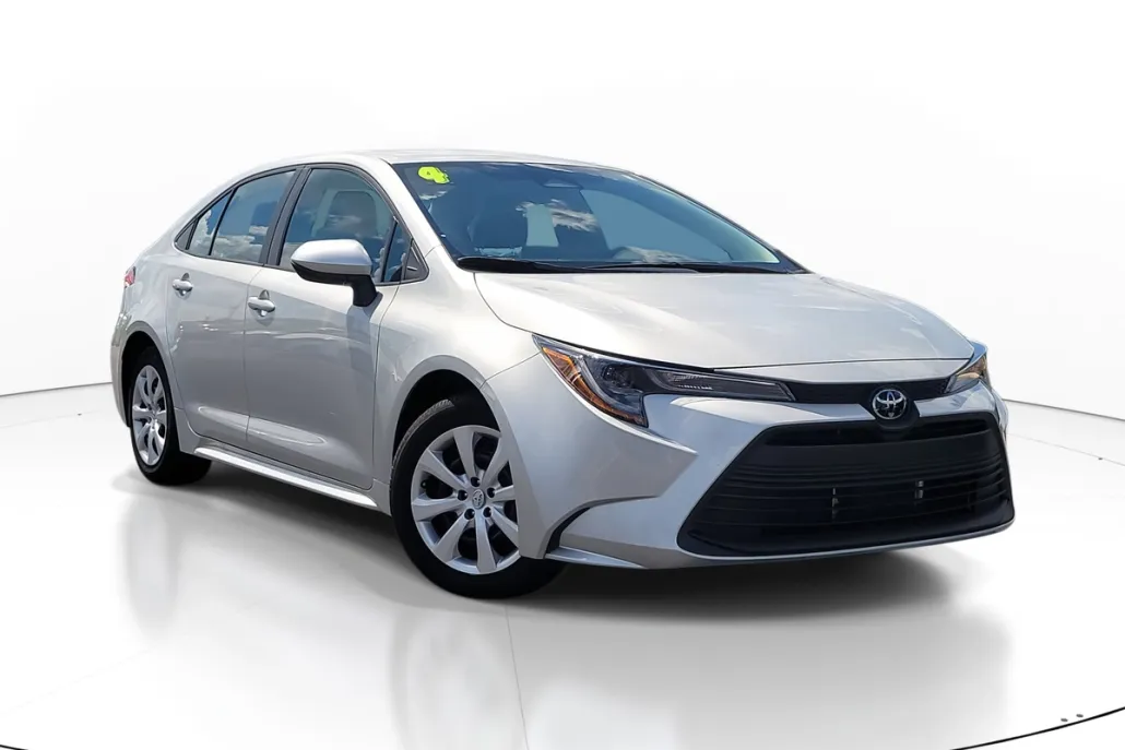 2024 Toyota Corolla LE photo 1
