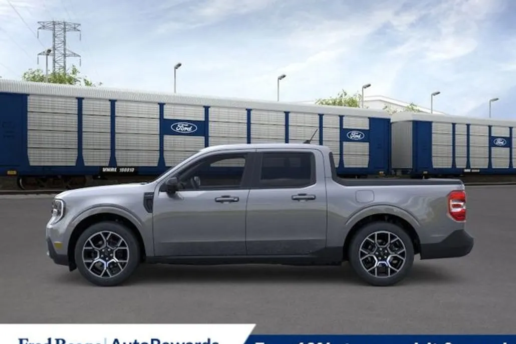 2025 Ford Maverick Lariat photo 1