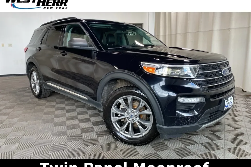 2022 Ford Explorer XLT photo 1