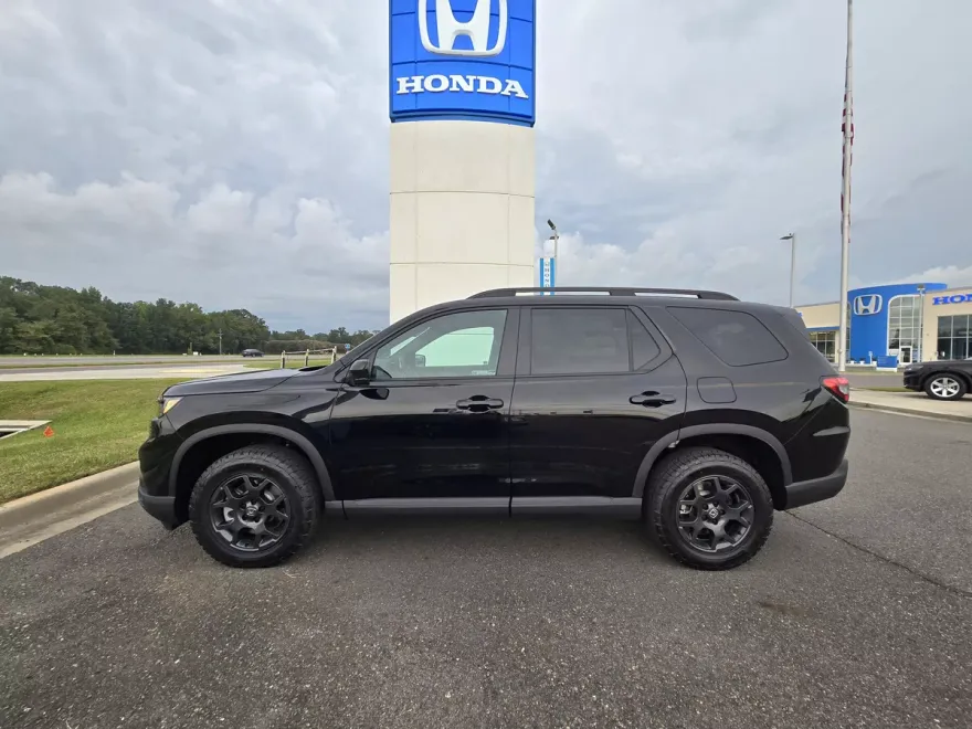 2025 Honda Pilot TrailSport photo 1
