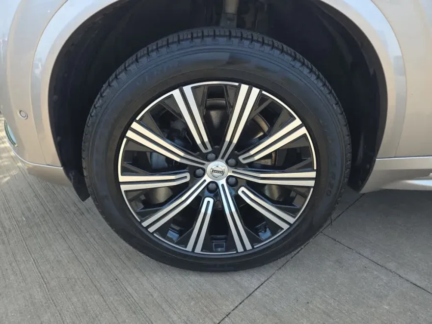 2023 Volvo XC90 AWD Plus photo 1