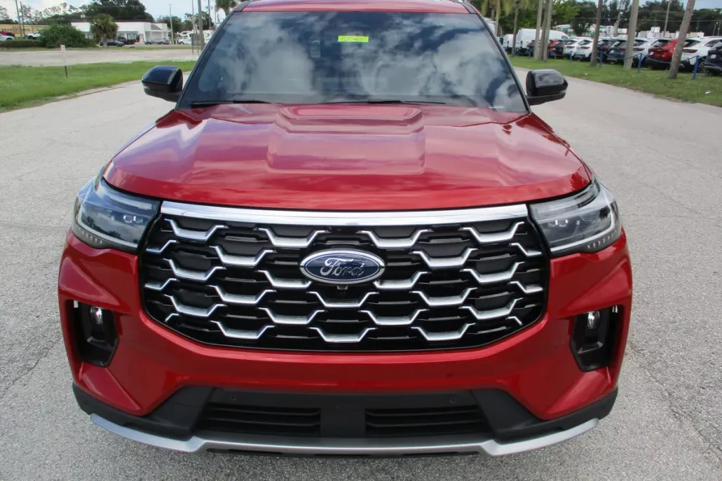 2025 Ford Explorer Platinum photo 1
