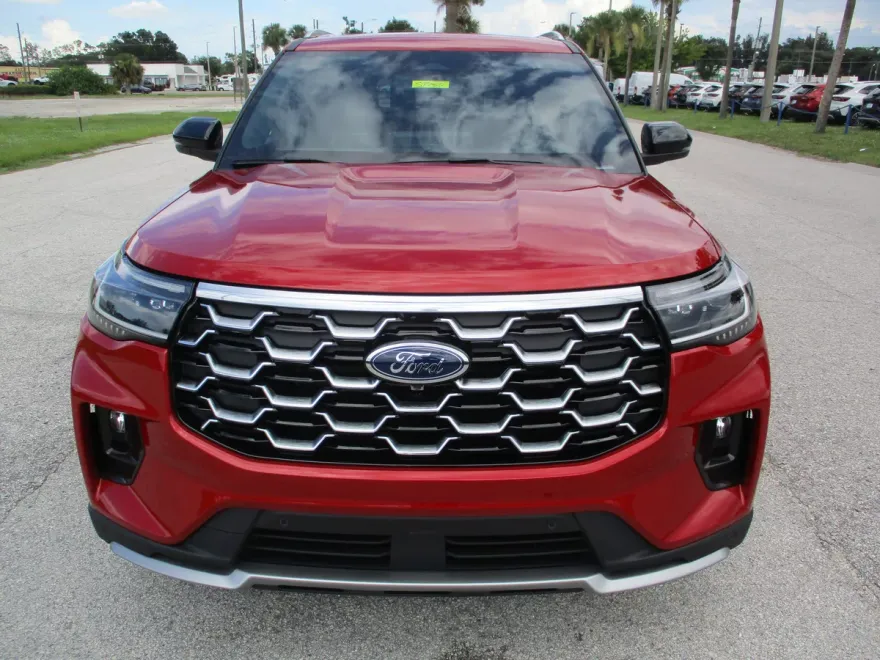 2025 Ford Explorer Platinum photo 1