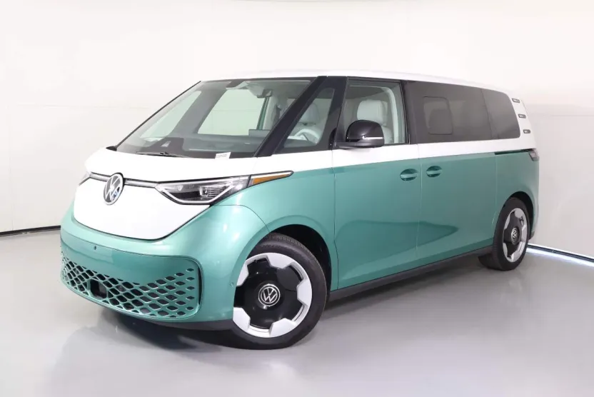 2025 Volkswagen ID. Buzz Pro Plus photo 1