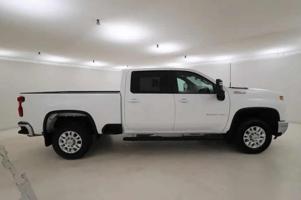 2024 Chevrolet Silverado 3500HD LT photo 1