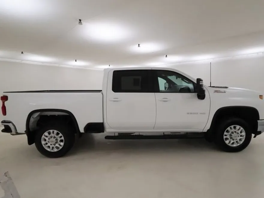 2024 Chevrolet Silverado 3500HD LT photo 1