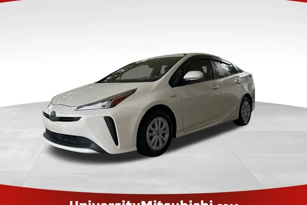 2019 Toyota Prius L photo 1