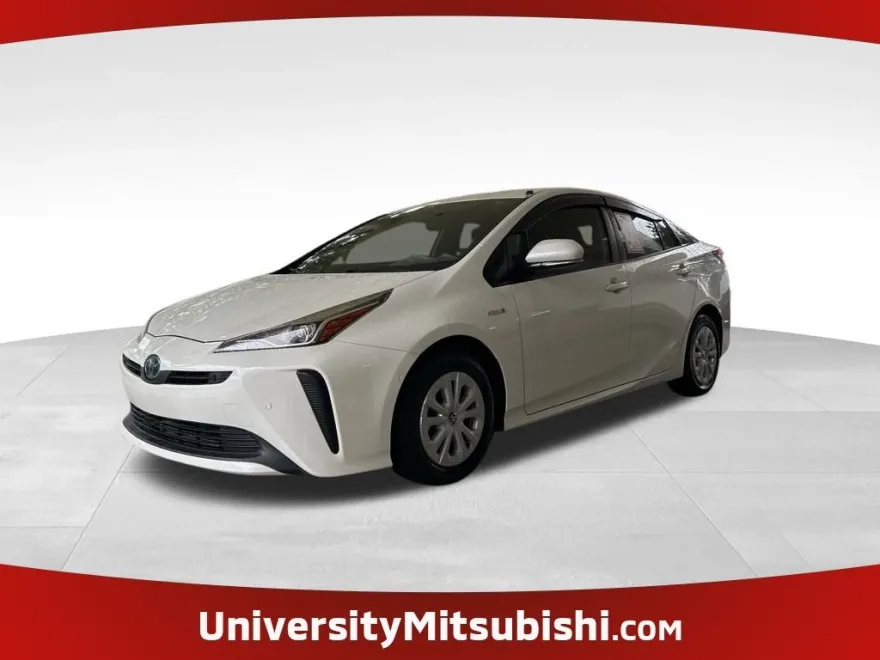 2019 Toyota Prius L photo 1