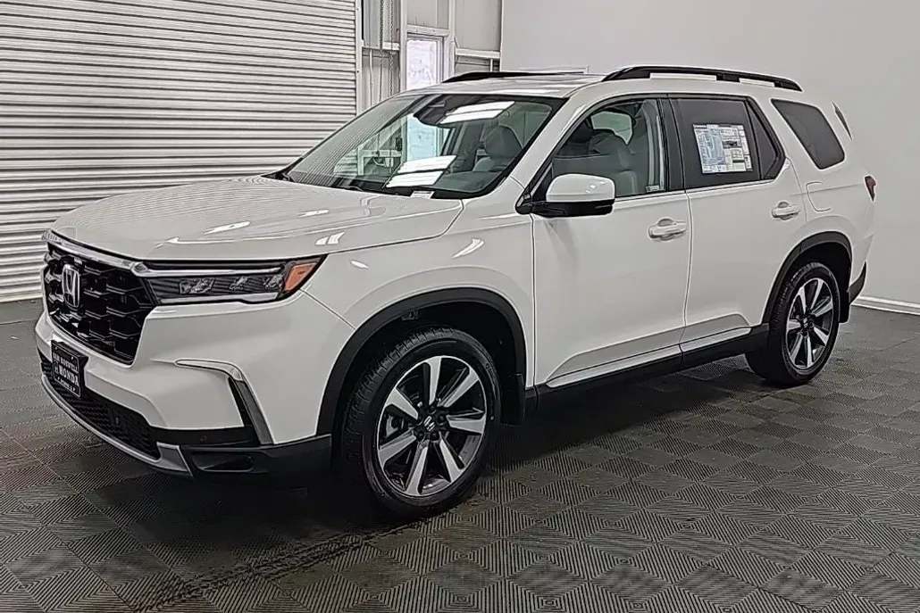 2025 Honda Pilot Touring photo 1