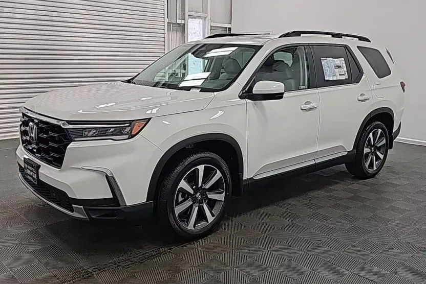 2025 Honda Pilot Touring photo 1
