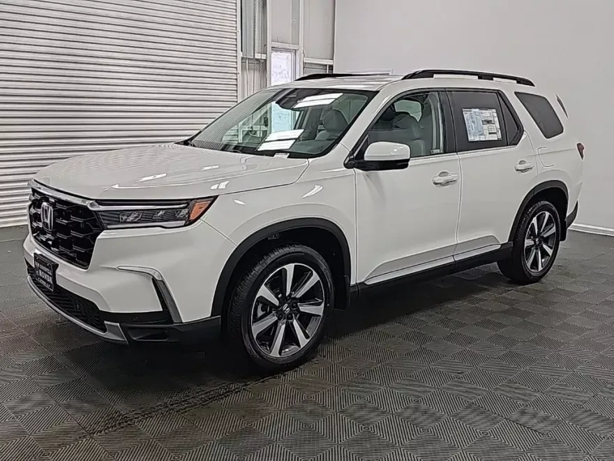 2025 Honda Pilot Touring photo 1