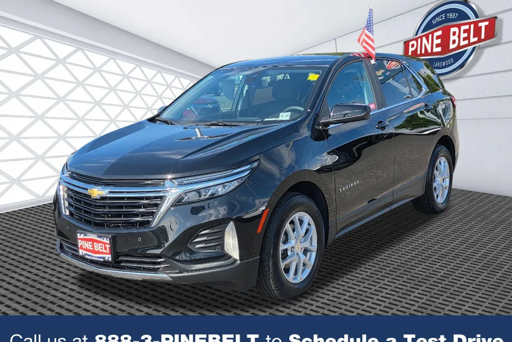 2023 Chevrolet Equinox LT photo 1