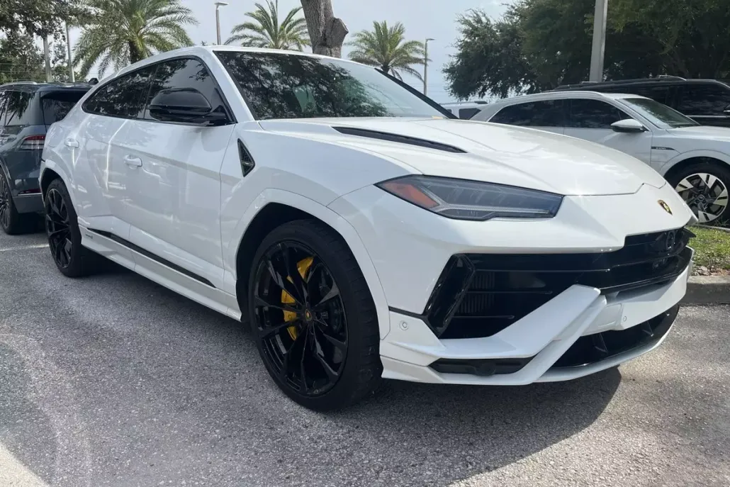 2024 Lamborghini Urus S photo 1