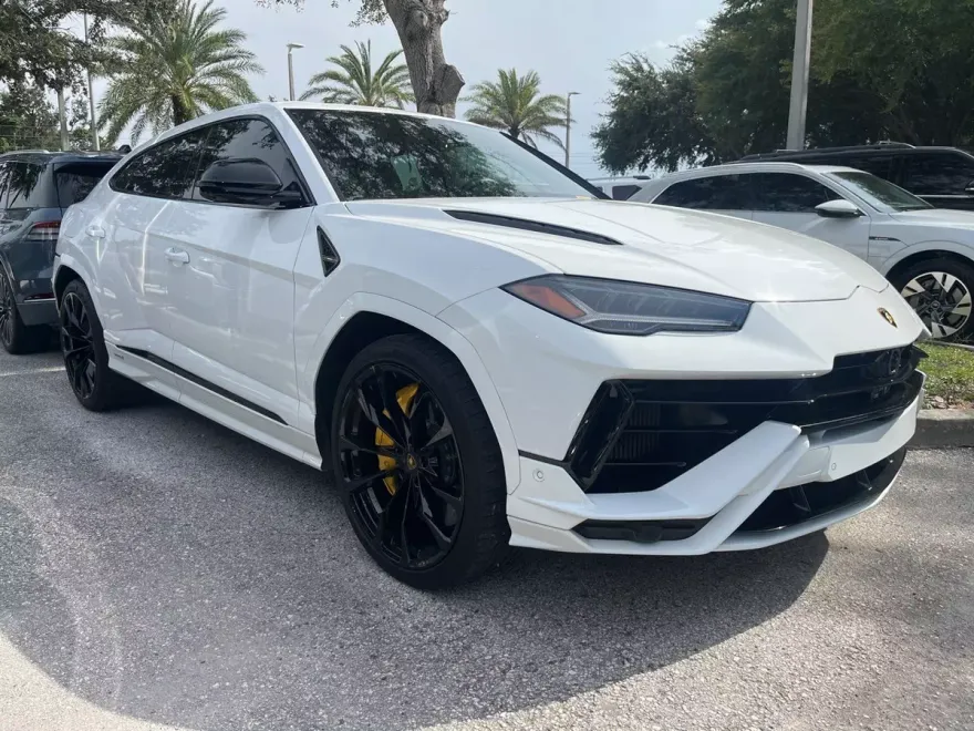 2024 Lamborghini Urus S photo 1