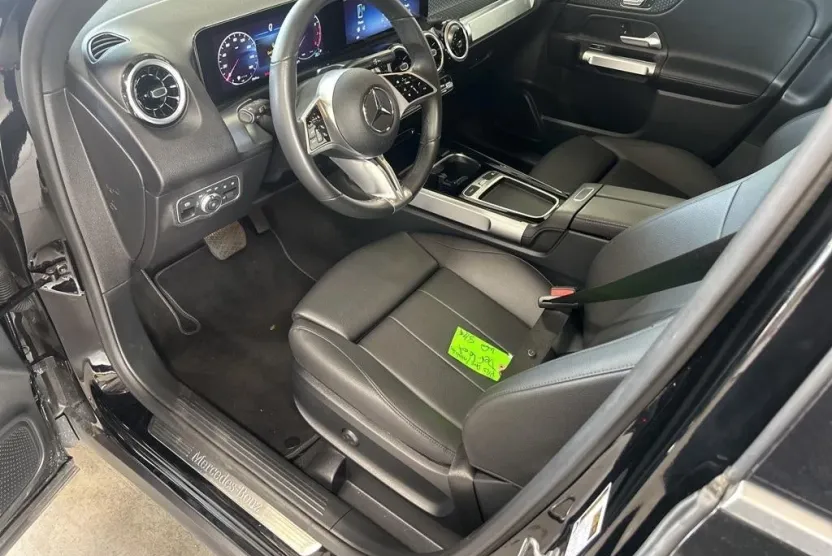 2025 Mercedes Benz GLB 250 photo 1