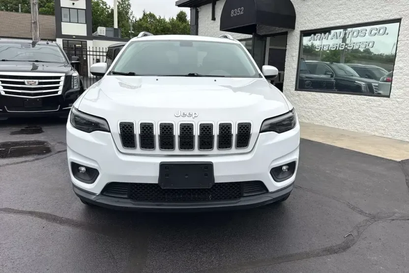 2019 Jeep Cherokee Latitude Sport photo 1