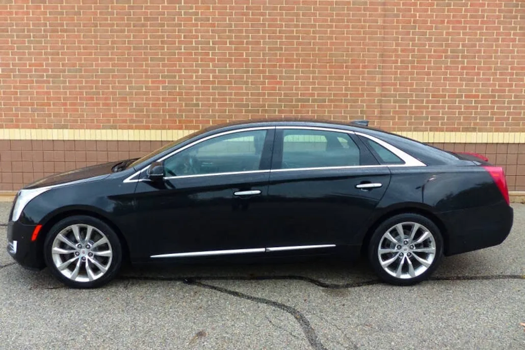 2017 Cadillac XTS Luxury photo 1